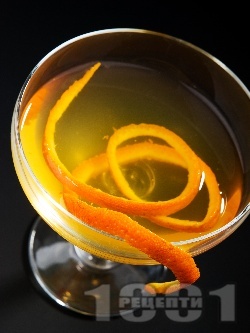 Коктейл Мустаците на Сатаната с джин, вермут, трипъл сек и портокалов сок - снимка на рецептата